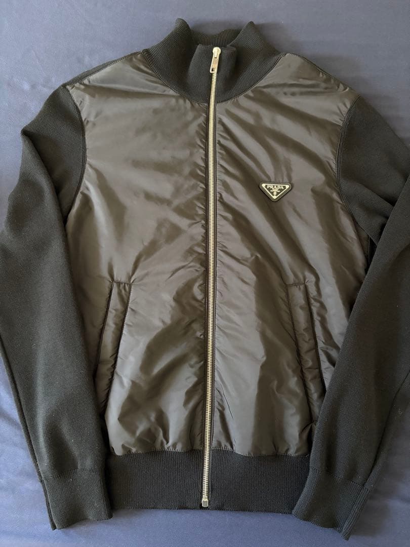 【タイムセール！】22AW PRADA ブラック ジップアップジャケット