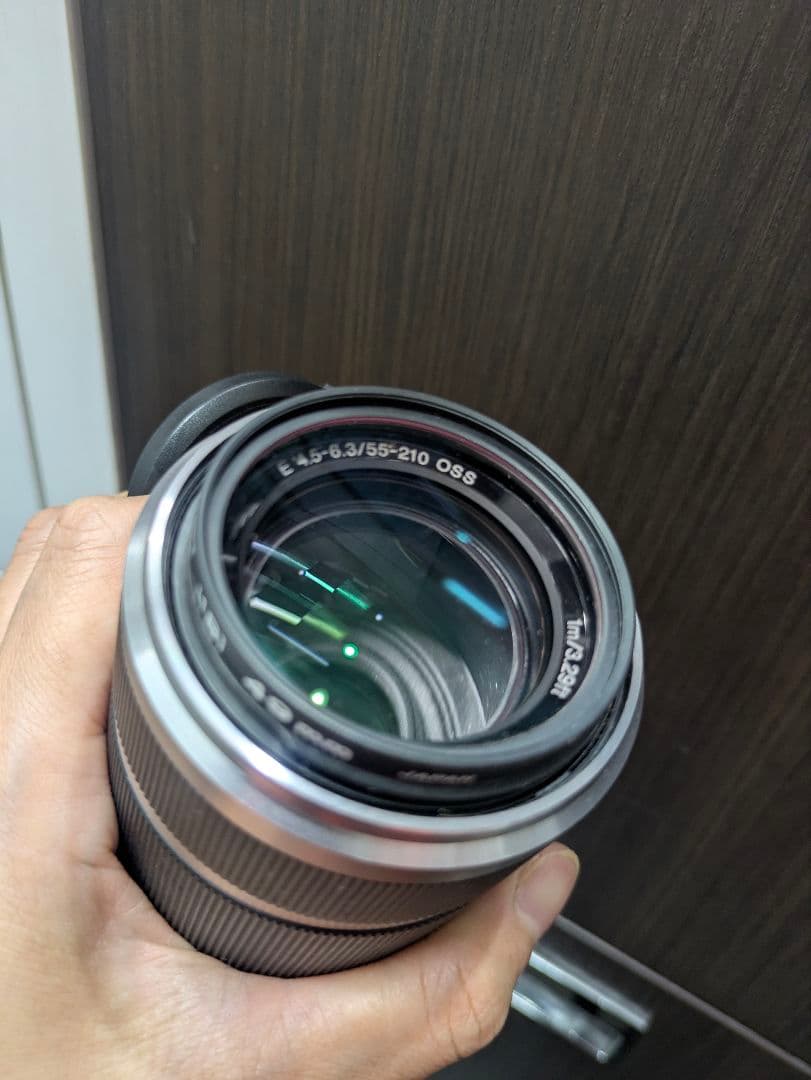 ソニーのミラーレス一眼 α5100　望遠ズームレンズ付き