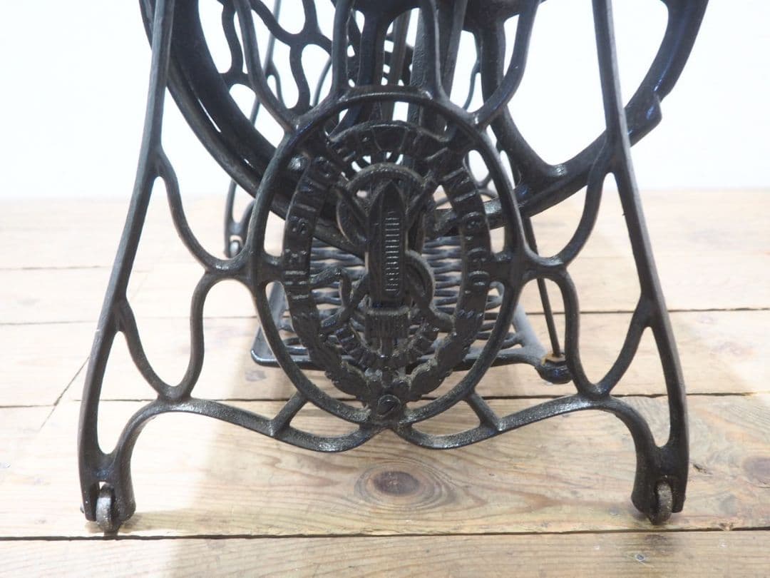 1225 ラワンの一枚天板　網目のシンガーミシンテーブル　レトロ　ビンテージ