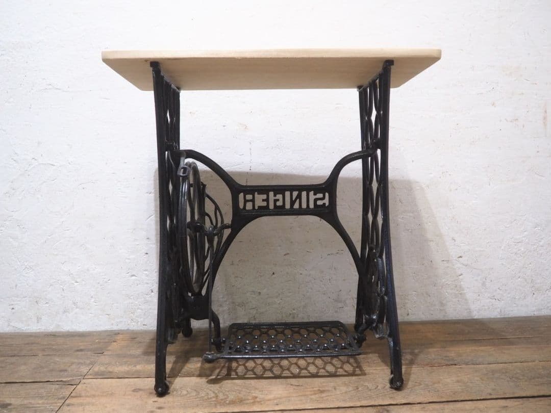 1225 ラワンの一枚天板　網目のシンガーミシンテーブル　レトロ　ビンテージ