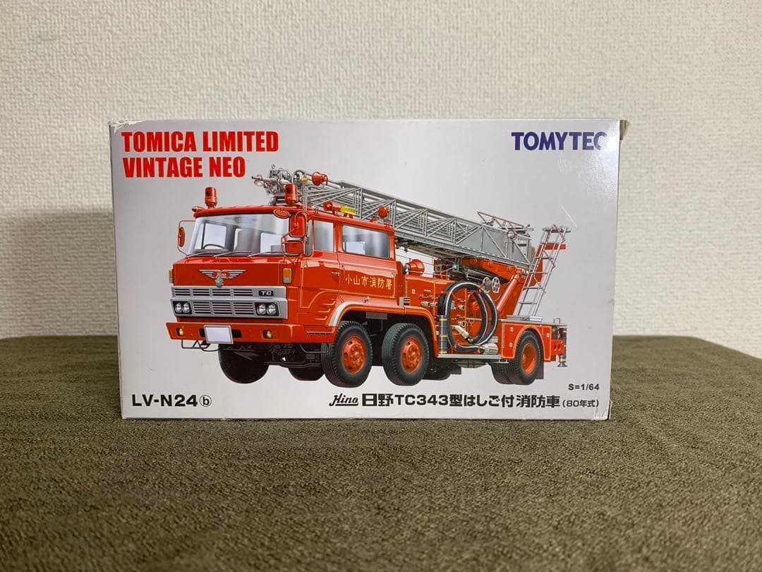 トミカリミテッドヴィンテージネオ LV-N24b 日野TC343型はしご付消防車