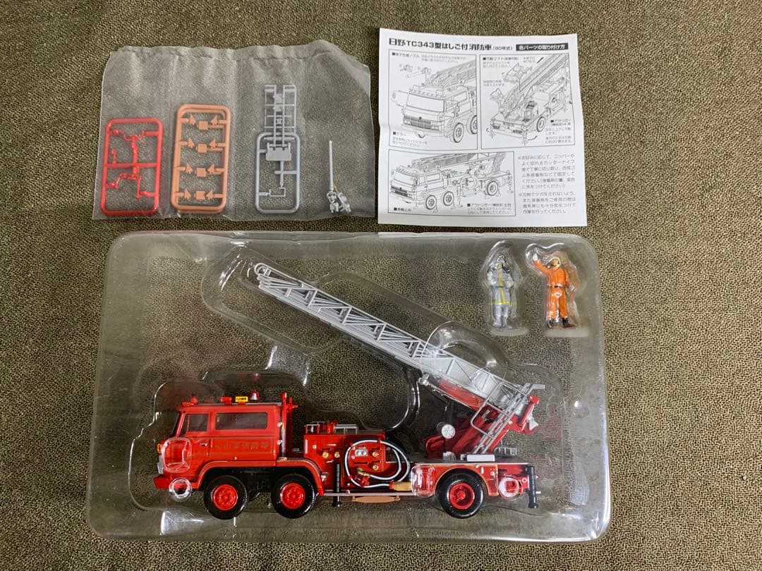 トミカリミテッドヴィンテージネオ LV-N24b 日野TC343型はしご付消防車