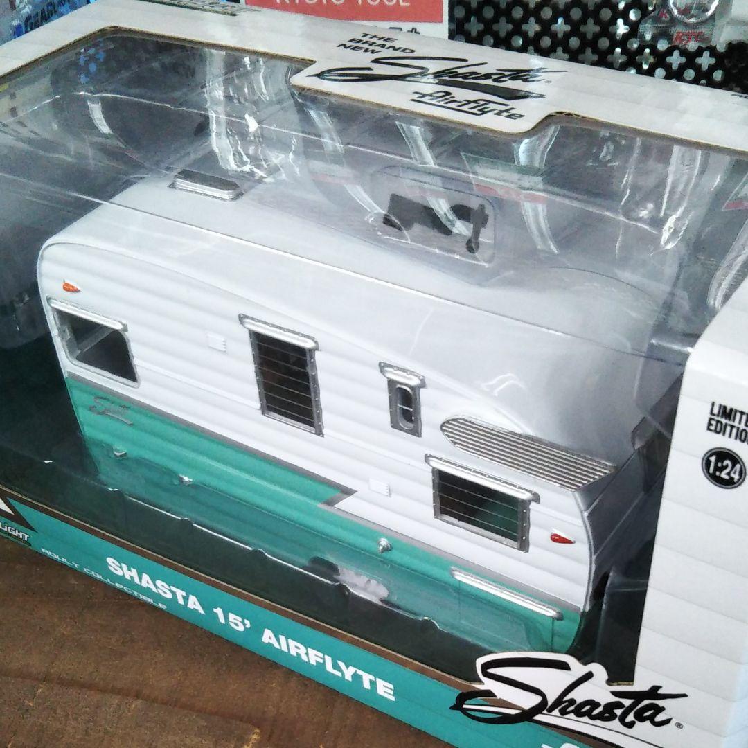 GREENLIGHT　シャスタ　shasta　1/24　トレーラー　ミニカー　緑