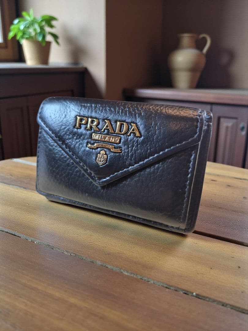 ＰＲＡＤＡ　プラダ　サフィアーノ　三つ折り財布 y