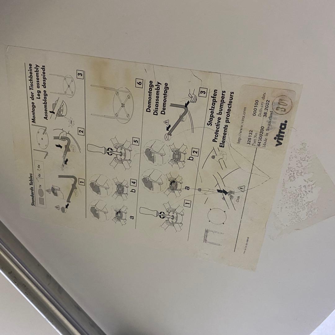 ダイニングテーブル Vitra Standards Tables