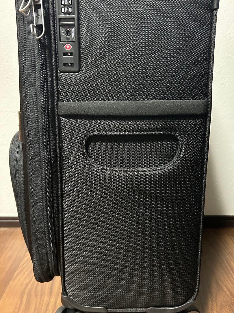 Samsonite 機内持ち込み　スーツケース
