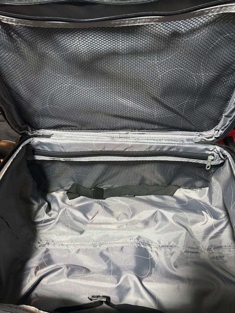 Samsonite 機内持ち込み　スーツケース