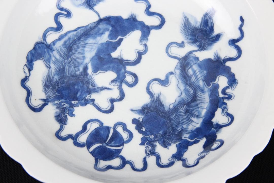 中国美術　青花獅子毬 成化年製　 古染付皿 骨董磁器 蔵出 唐物 EYM23-3