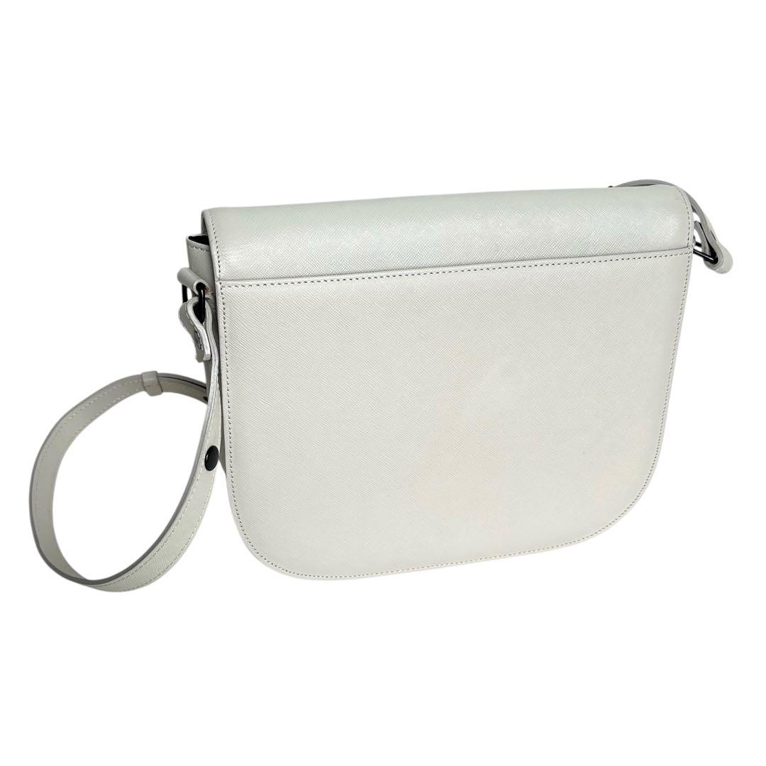 YVES SAINT LAURENT イヴサンローラン　ショルダーバッグ