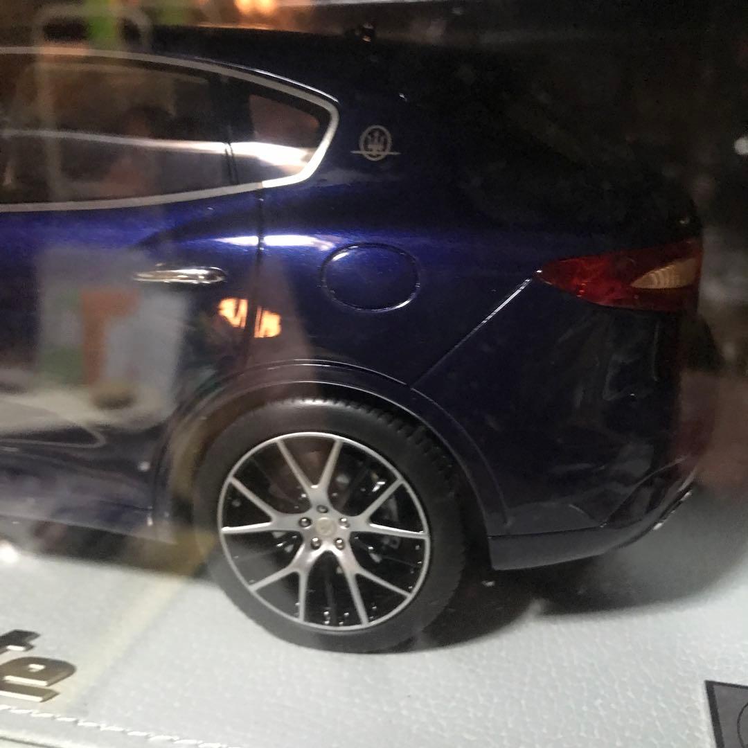 Maserati Levante ミニカー 1/18 ダークブルー
