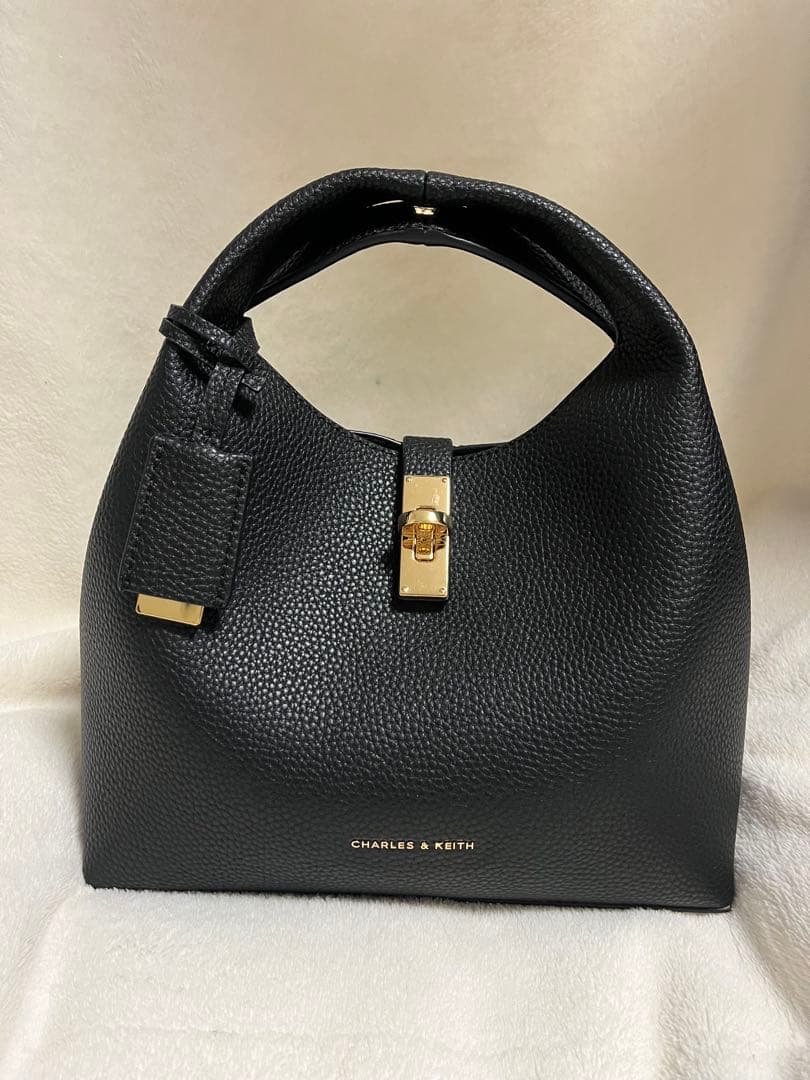 Chance チャンス メタリックアクセントバケットバッグ - ブラック