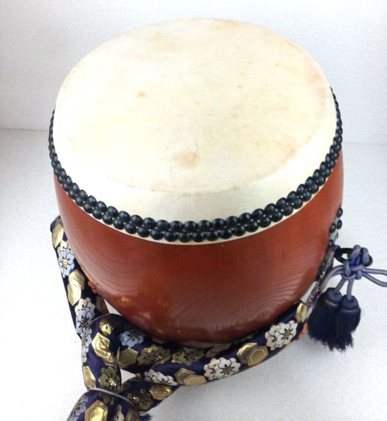 【上鳴保証】和太鼓　欅切り抜き胴　台付　*AN32