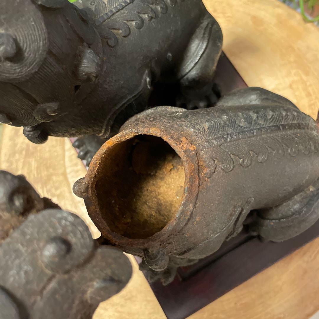 中国 骨董品 鉄製 狛犬 獅子像 木製台座付き
