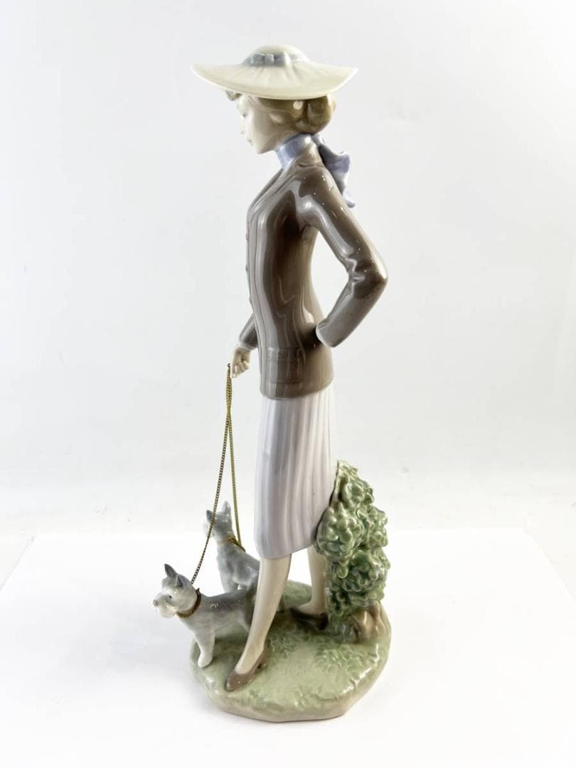 リヤドロ フィギュリン  6760『犬の散歩』 陶器の置物/ヨークシャーテリア