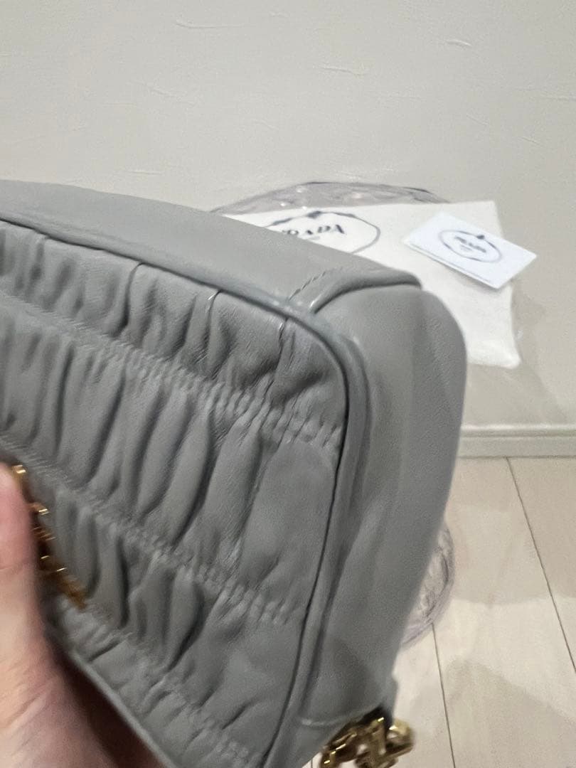 PRADA ギャザー入りショルダーバッグ グレー
