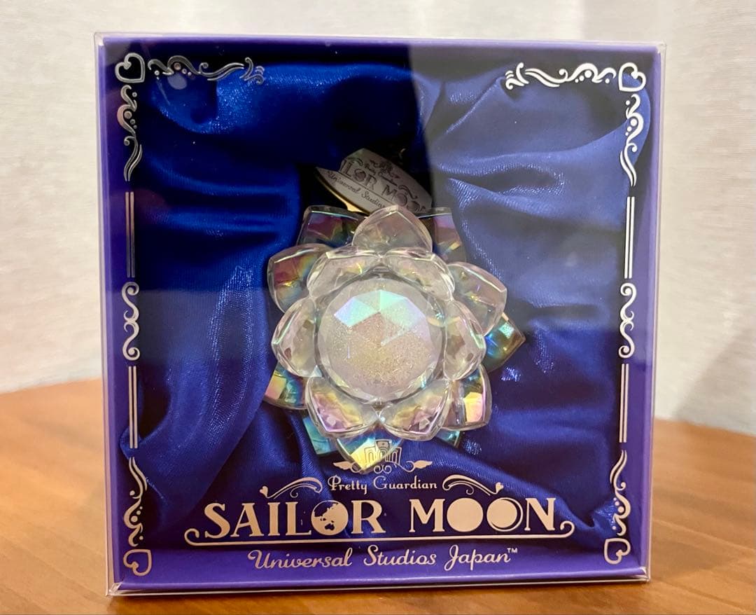 【未開封】セーラームーン　USJ 銀水晶　ライティングチャーム　②