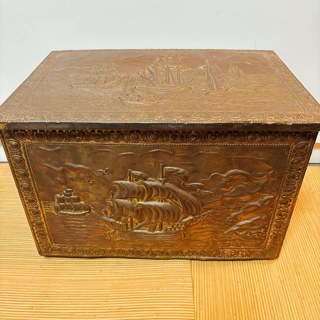 真鍮 イギリスアンティーク コールボックス 船の浮彫り装飾 収納ボックス