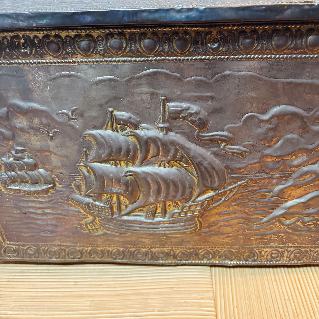 真鍮 イギリスアンティーク コールボックス 船の浮彫り装飾 収納ボックス