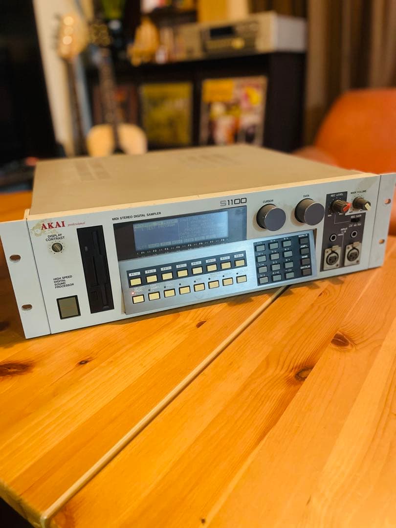 AKAI S1100 ※完動品※拡張メモリ搭載※内部メンテナンス済