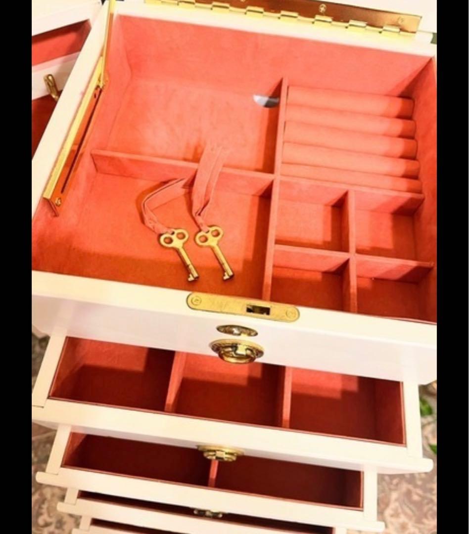 ＜英国製＞優雅トールペイントのバラたち♪ロマンチックなジュエリーチェスト