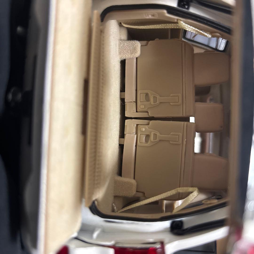 トヨタランドクルーザー200 1:18 ホワイト