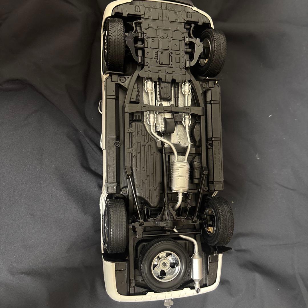 トヨタランドクルーザー200 1:18 ホワイト