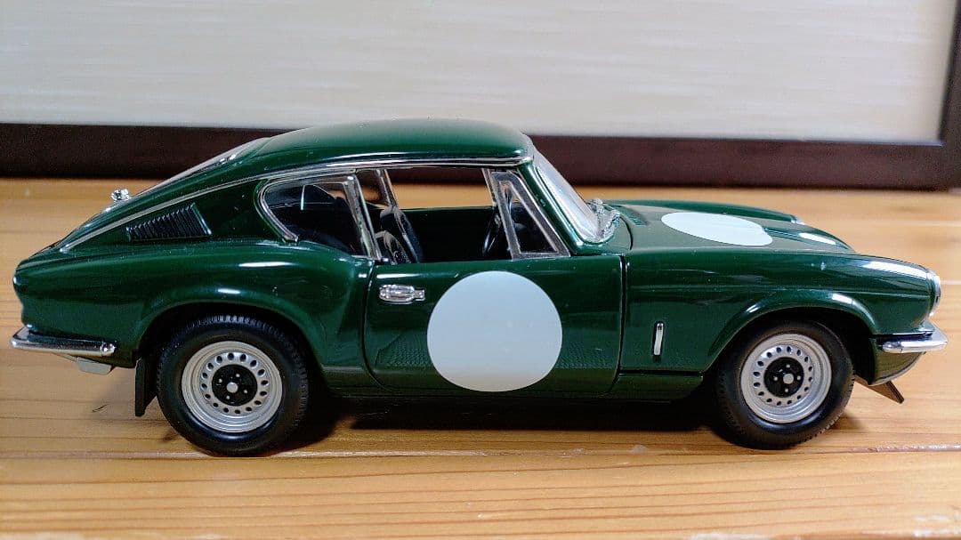 1/18　ミニカー　トライアンフ　GT6　MK3　スピットファイア　カスタム　改