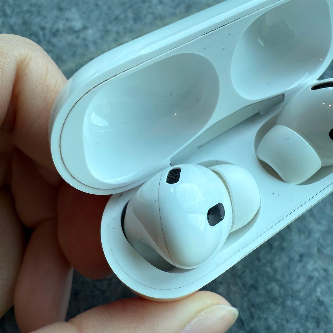 正規品！ AirPods Pro 第2世代 Lightning充電ケース付き