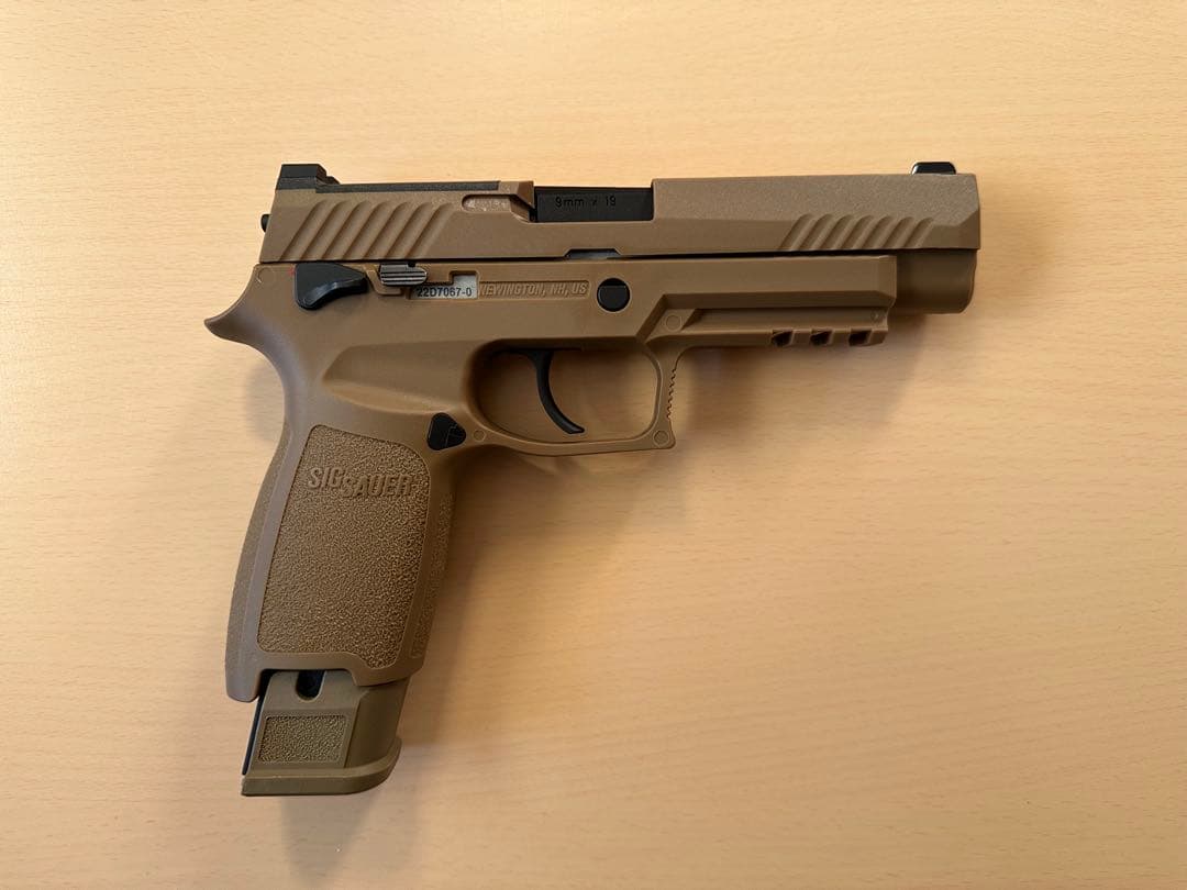LAYLAX SIG SAUER M17 CO2 ガスブローバック