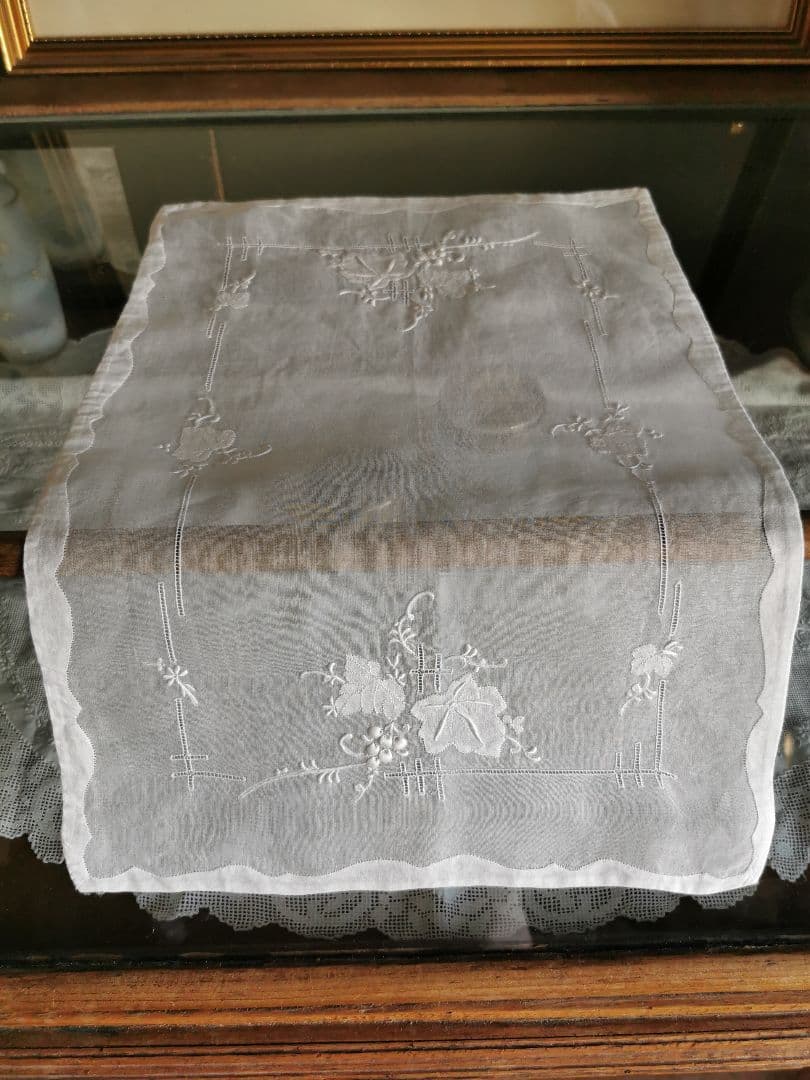 アンティークマーガブ オーガンジーレースクロス葡萄刺繍 ポルトガル マディラ至宝