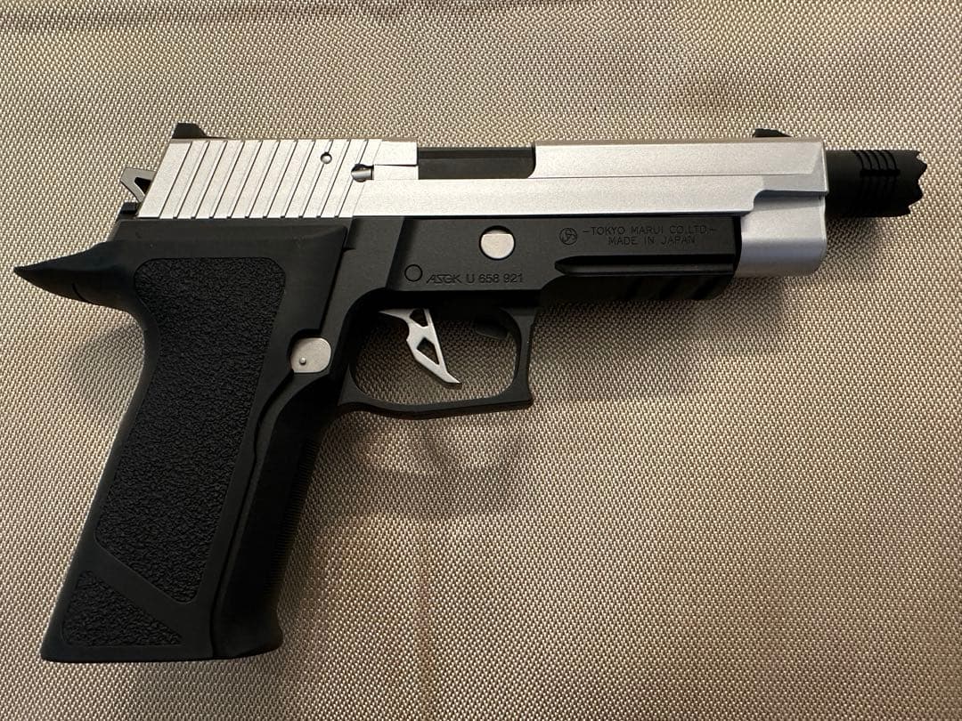 RYU(ハリー)　東京マルイ バイオハザード レオンモデル ハンドガン