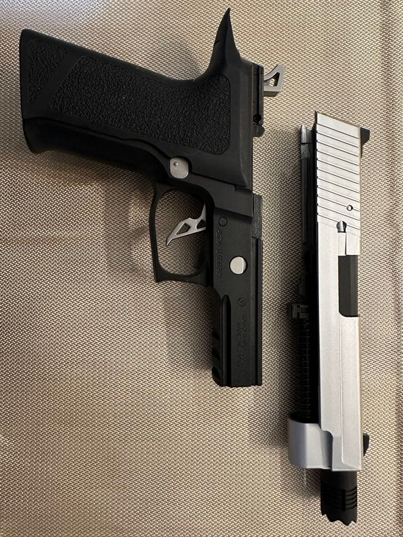 RYU(ハリー)　東京マルイ バイオハザード レオンモデル ハンドガン