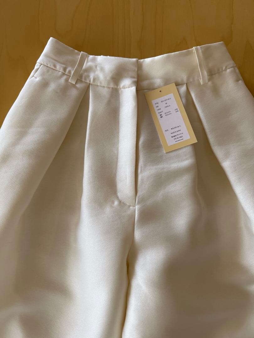 Heve シアーサテンフレアガウチョ　38 バニラ