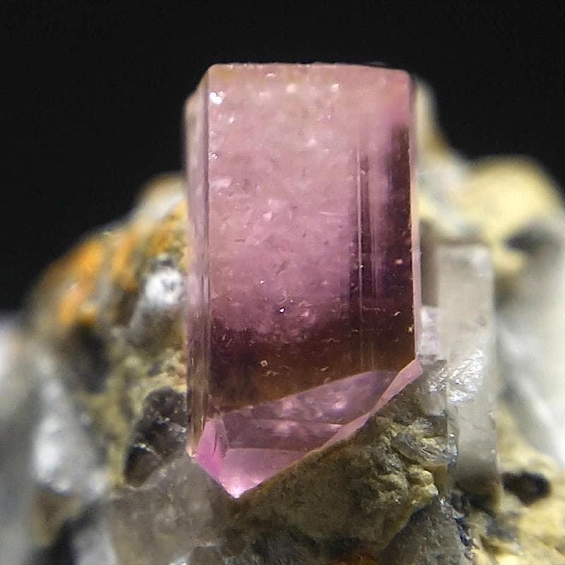 528 ピンクトパーズ トパーズ カトラン 結晶 母岩付 原石