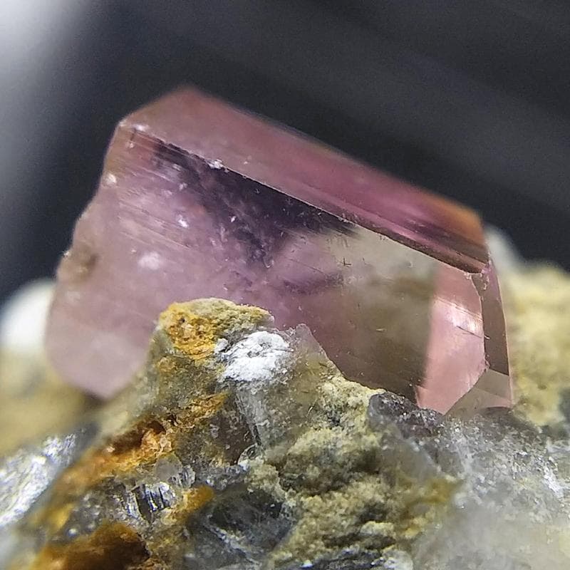 528 ピンクトパーズ トパーズ カトラン 結晶 母岩付 原石