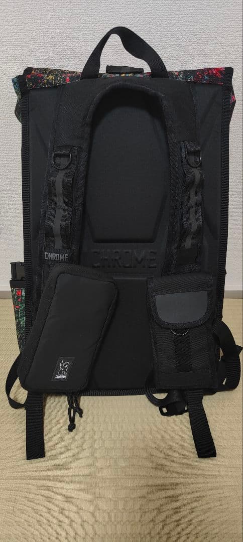 CHROME 多色リュック 別売りの携帯のポーチと小物ポーチ付き