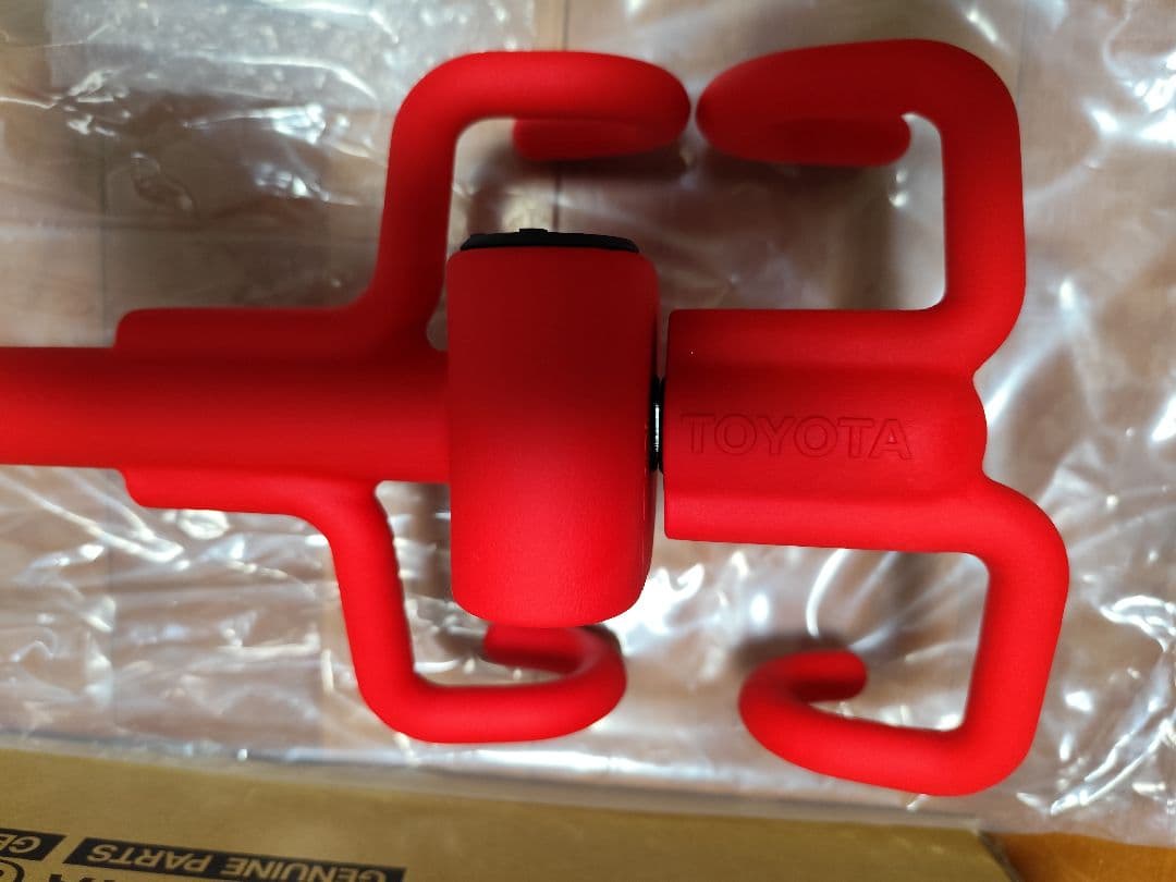 TOYOTA ステアリングロック 赤　新品未使用　梱包