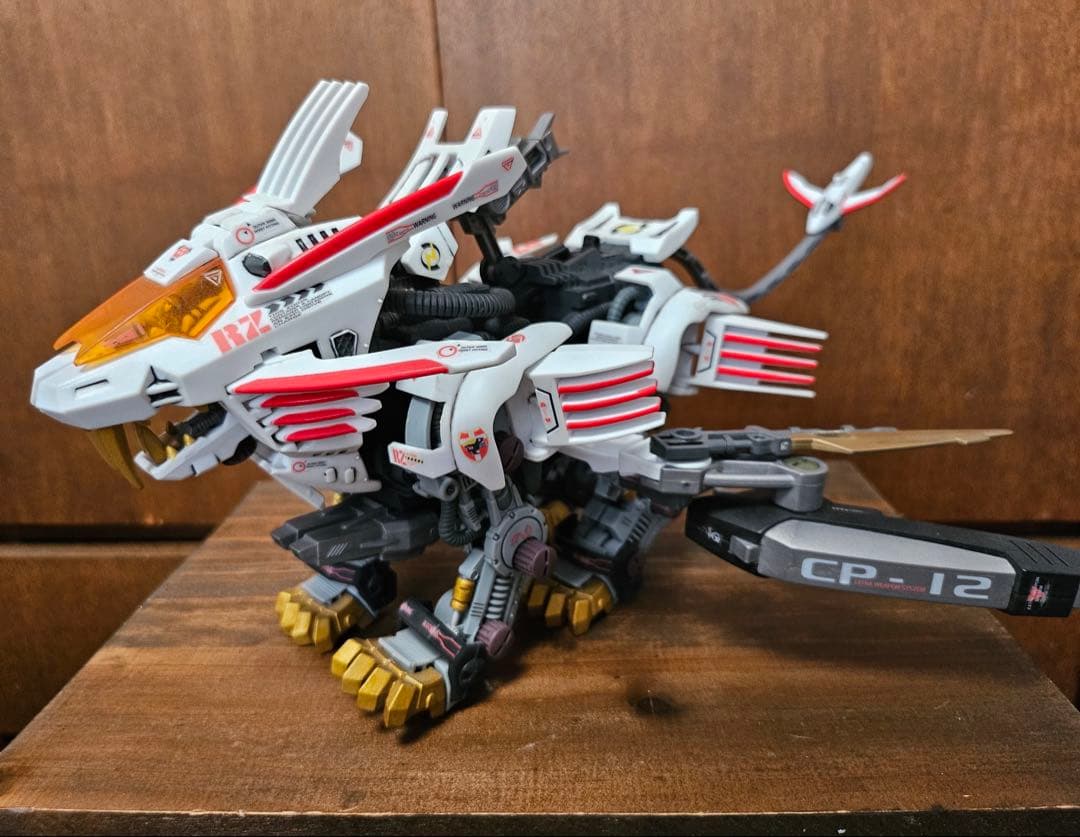 TOMY ゾイド 妄想戦記　ブレードライガーミラージュ 塗装済み