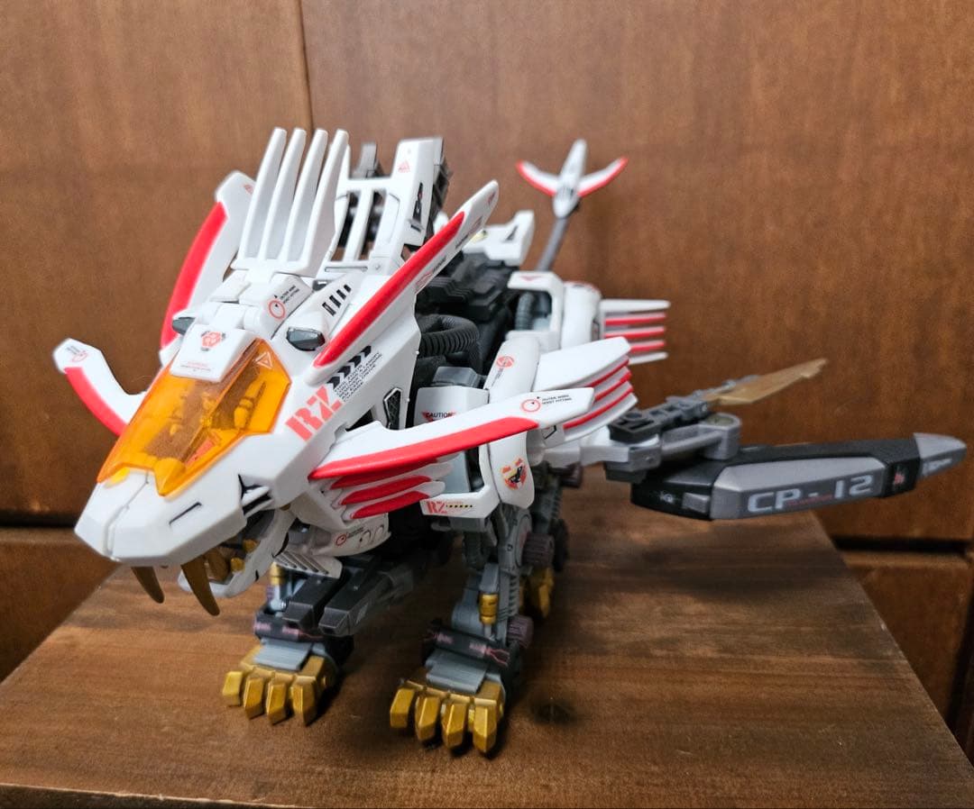 TOMY ゾイド 妄想戦記　ブレードライガーミラージュ 塗装済み