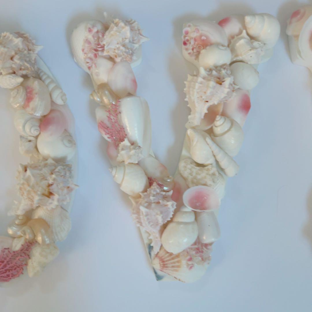 ハワイ　限定品　貝殻装飾の文字オブジェ　LOVE