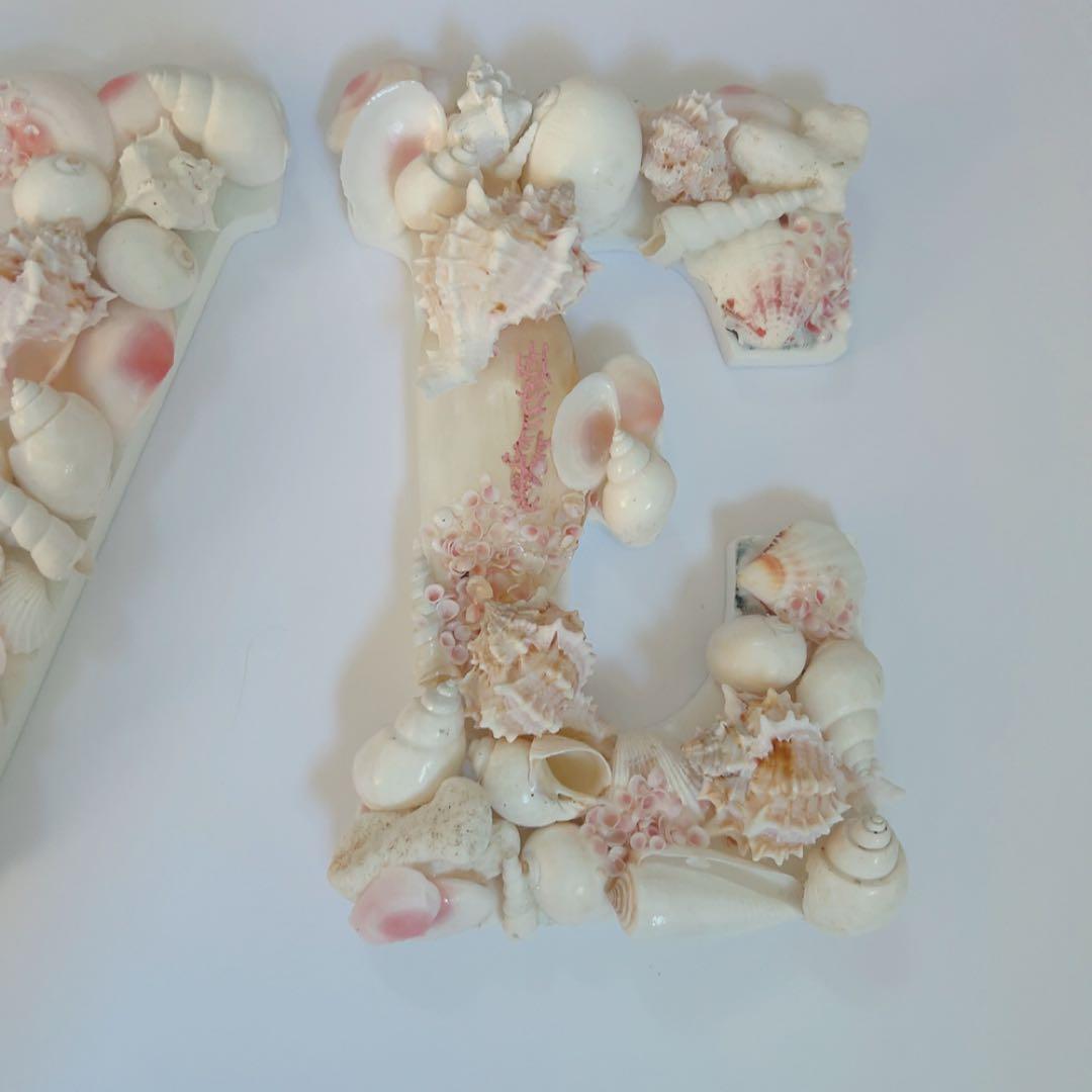 ハワイ　限定品　貝殻装飾の文字オブジェ　LOVE