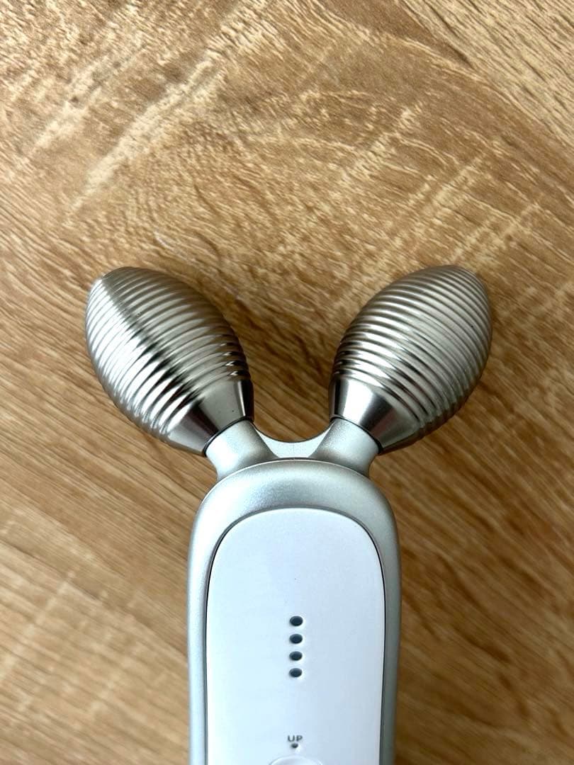 EMS美顔器medicube メディキューブME-AGE-R-01