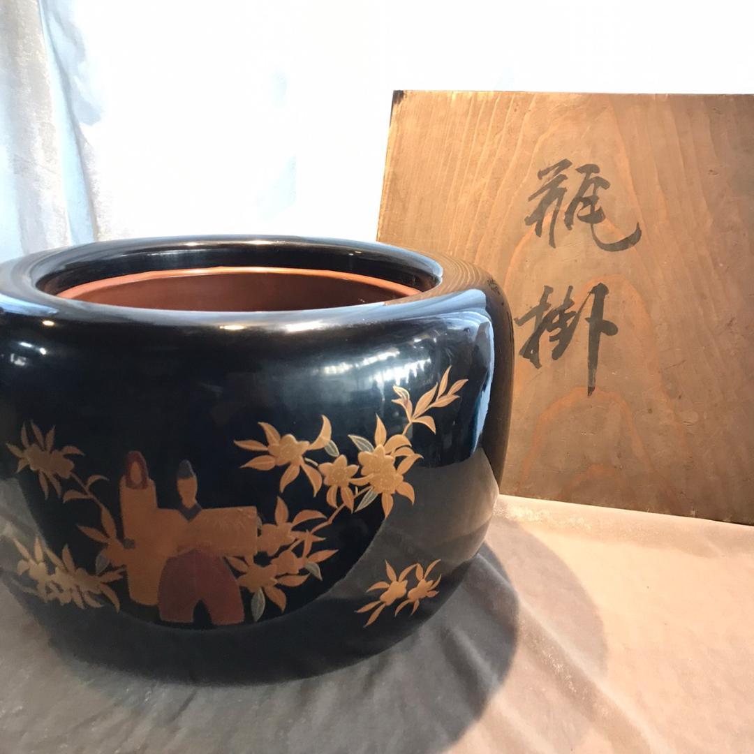 お雛様の手あぶり　火鉢　金蒔絵　高蒔絵　節句向き　かぶと大根蒔絵