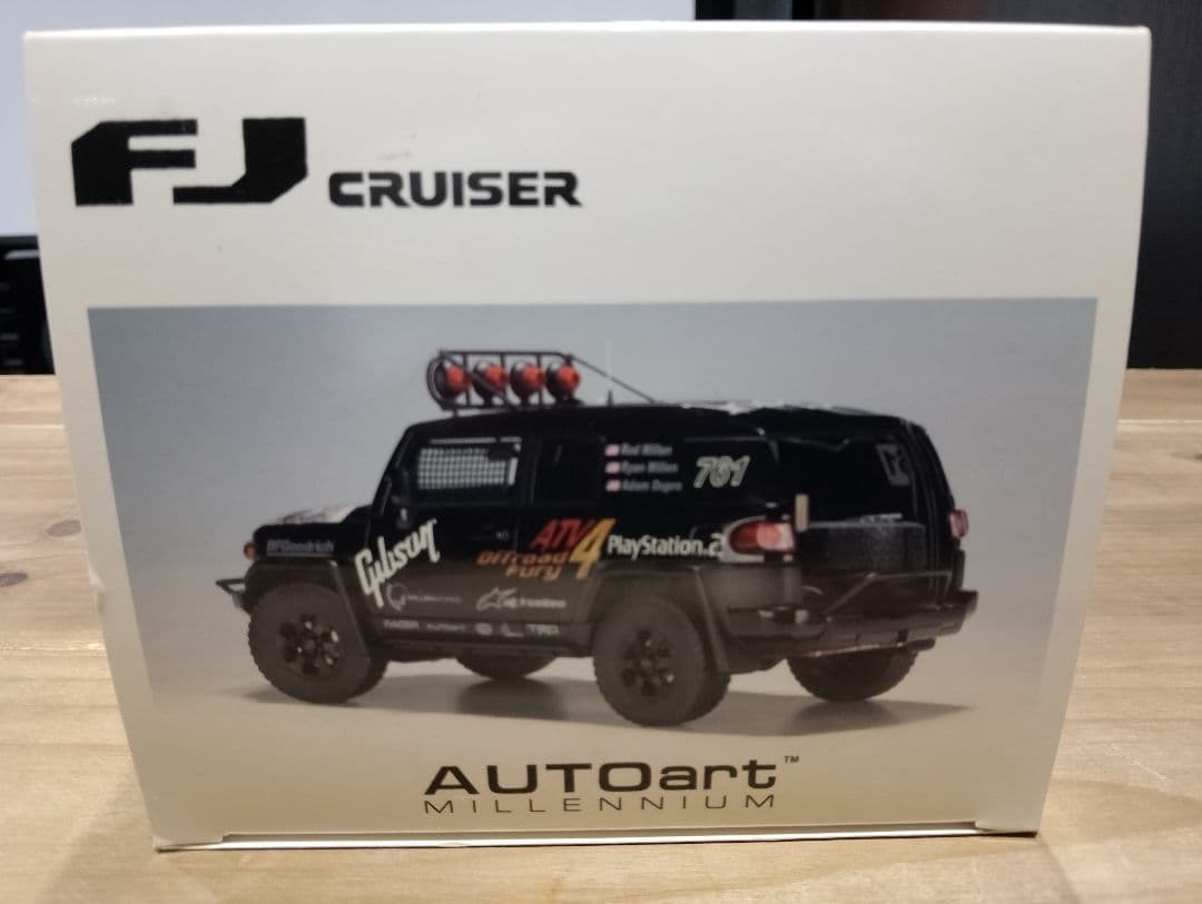 1/18 オートアート　トヨタ　FJクルーザー　ミニカー　ブラック　PS　ソニー