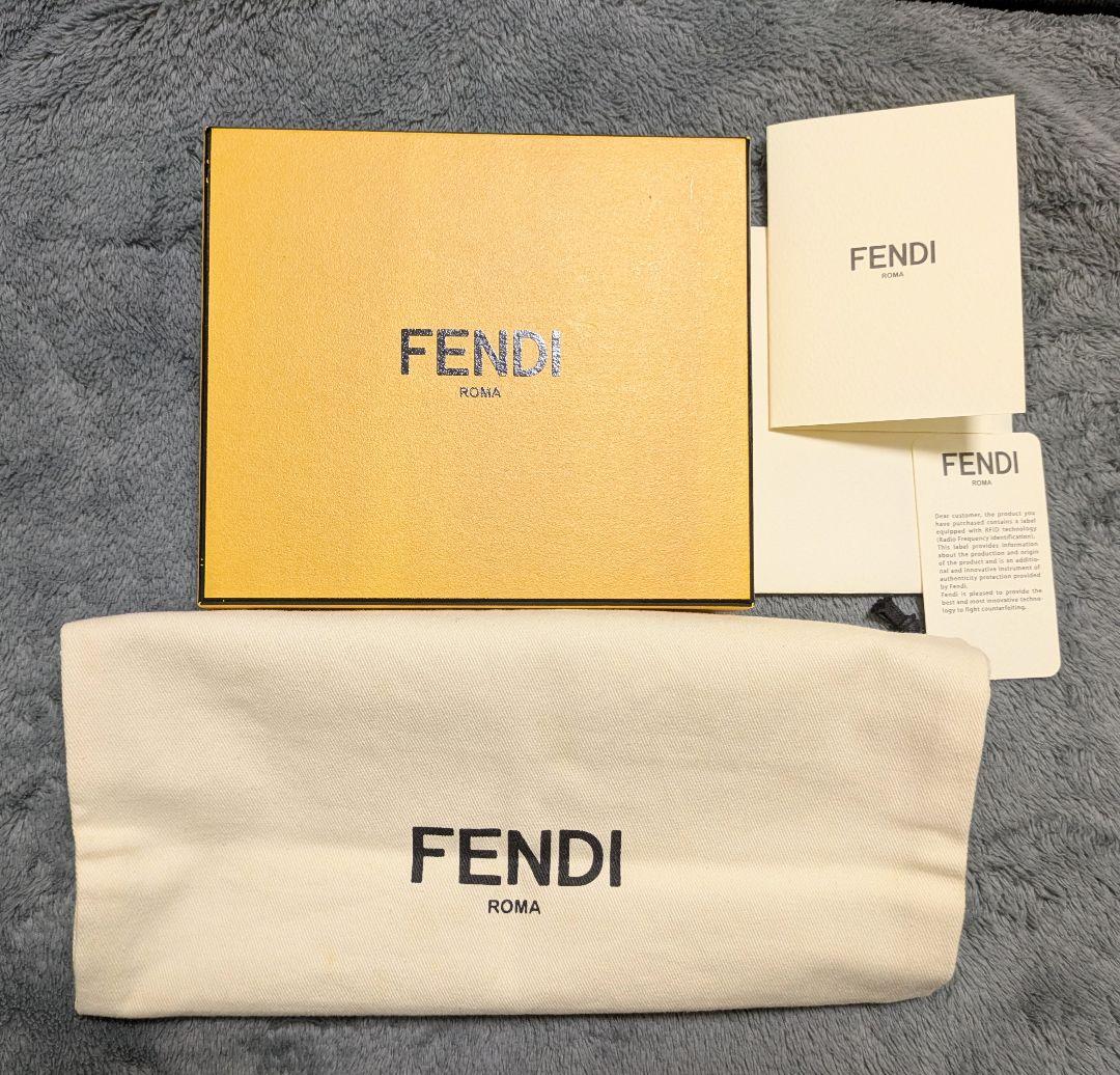 【新品未使用】☆FENDI☆ ズッカ 二つ折りがま口財布 【箱、保存袋】