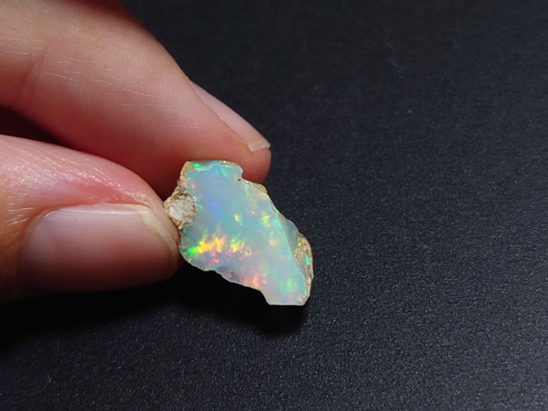 プレシャスオパール 原石 多色　ジュエリー　グレード　エチオピア　鉱物