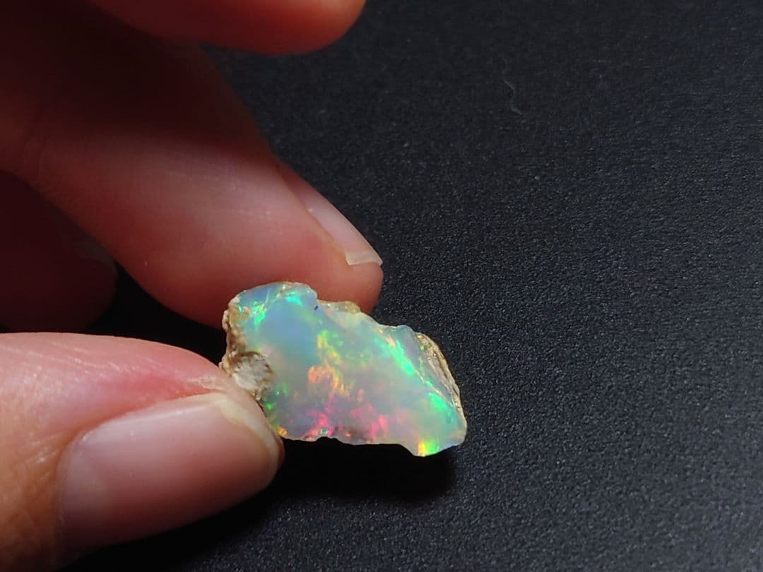 プレシャスオパール 原石 多色　ジュエリー　グレード　エチオピア　鉱物