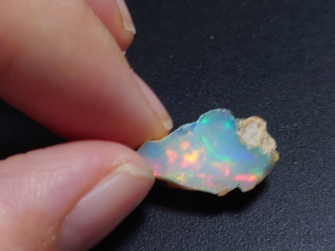 プレシャスオパール 原石 多色　ジュエリー　グレード　エチオピア　鉱物