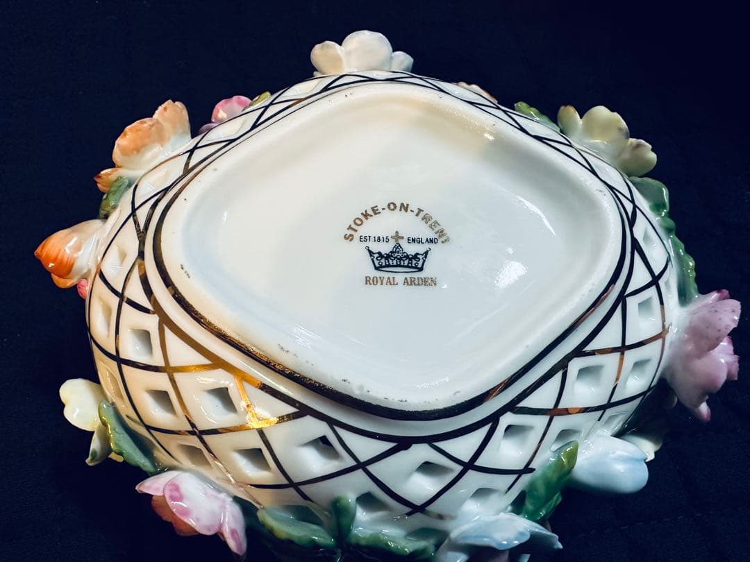 英国  Arden 花装飾 透かし蓋物 陶器 ボンボニエール