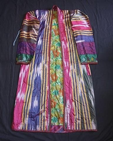 ★W2802★ウズベキスタン　絣　シルク　古い民族衣装 　絹　アドラス